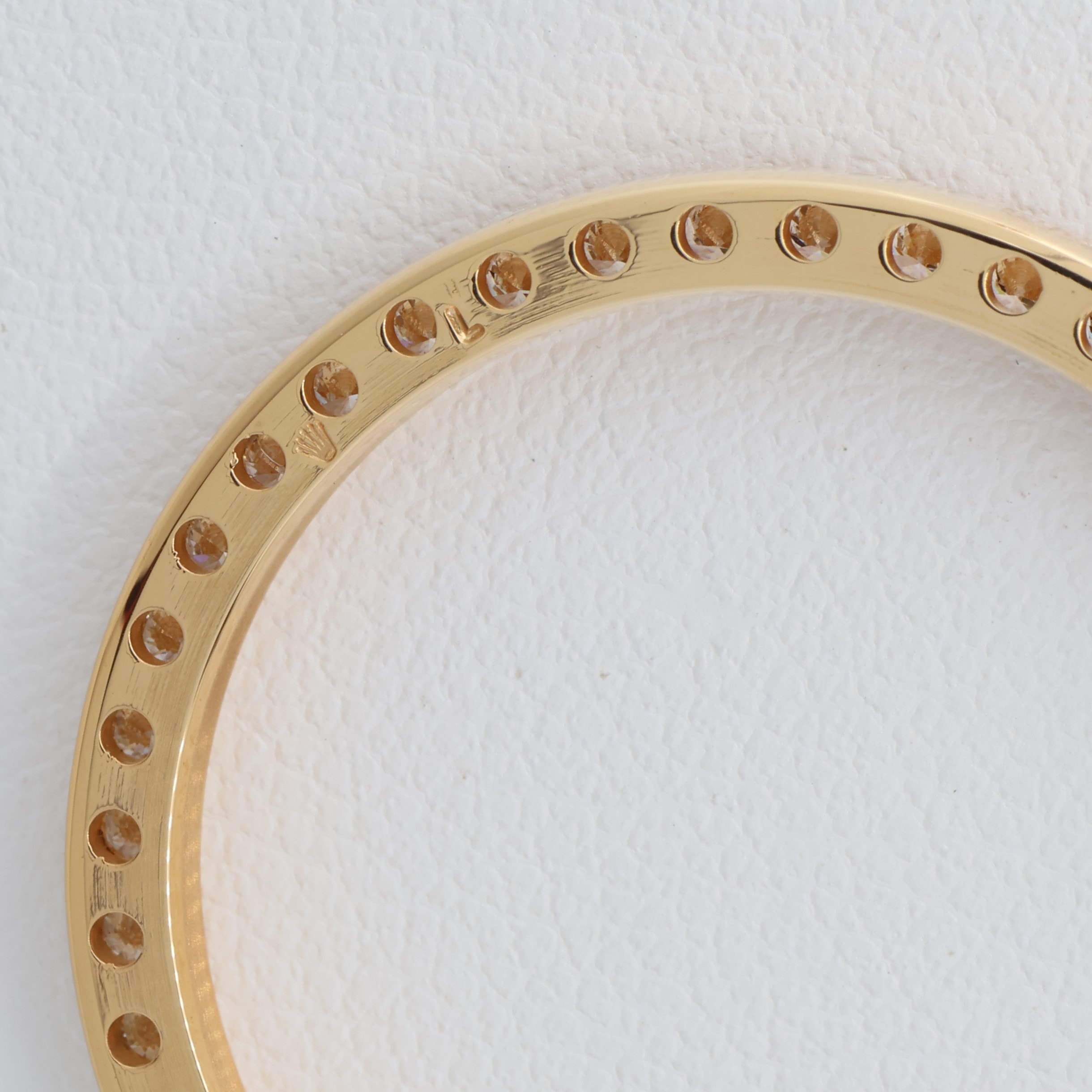 Factory original 42 diamonds .75 ct. 18K yellow gold bezel for Rolex 26mm